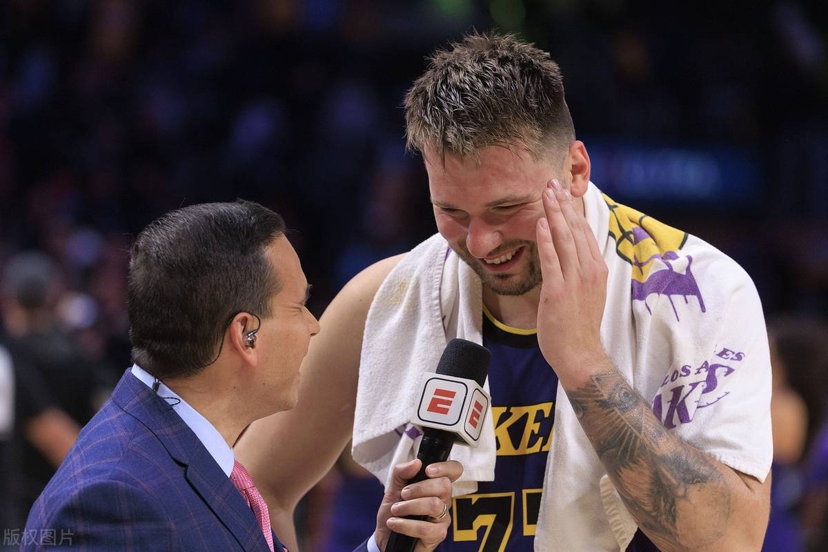 爱游戏体育包含东契奇巅峰对决,詹姆斯与50激战曼联分钟,比分优势明显胜负难料!的词条